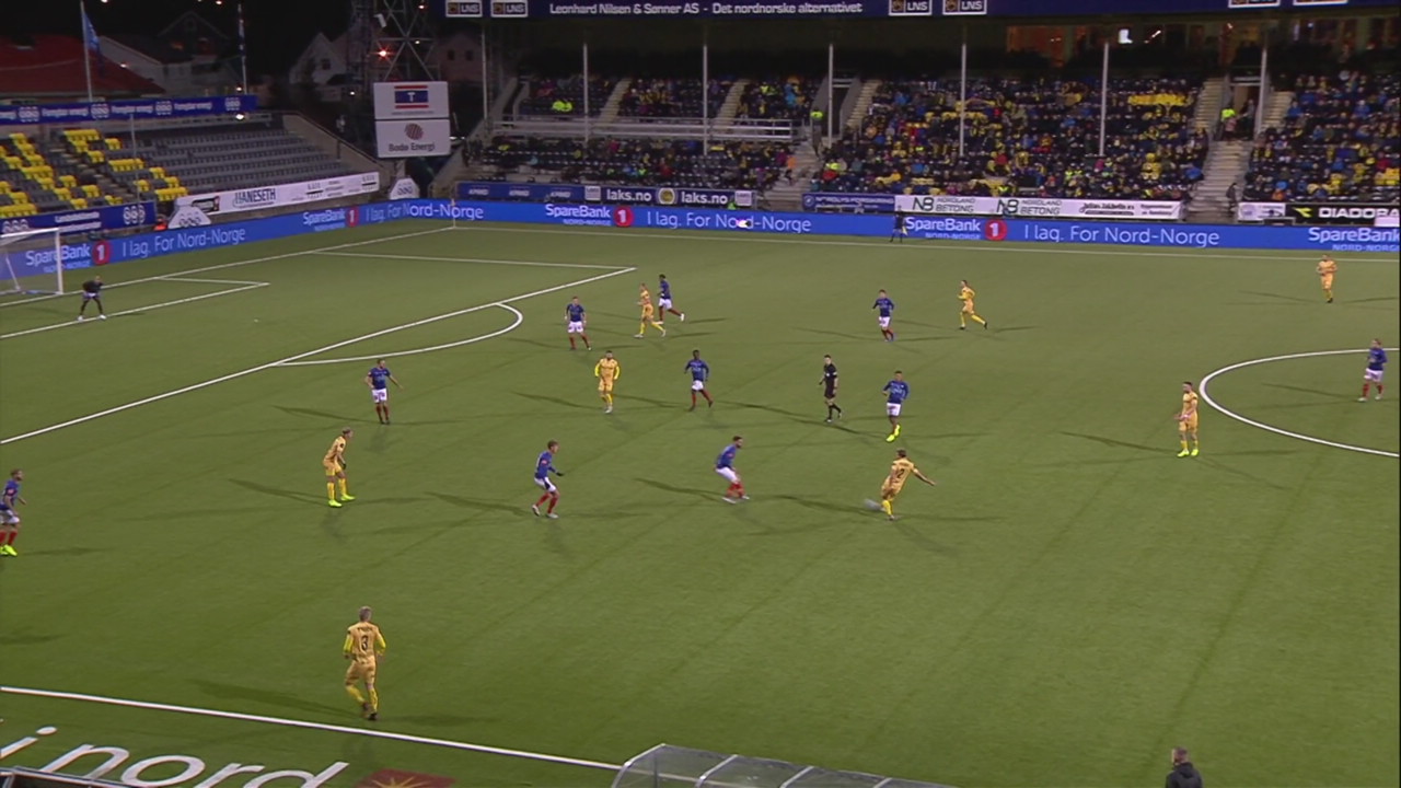 Philip Zinckernagel setter ballen i mål mot Vålerenga